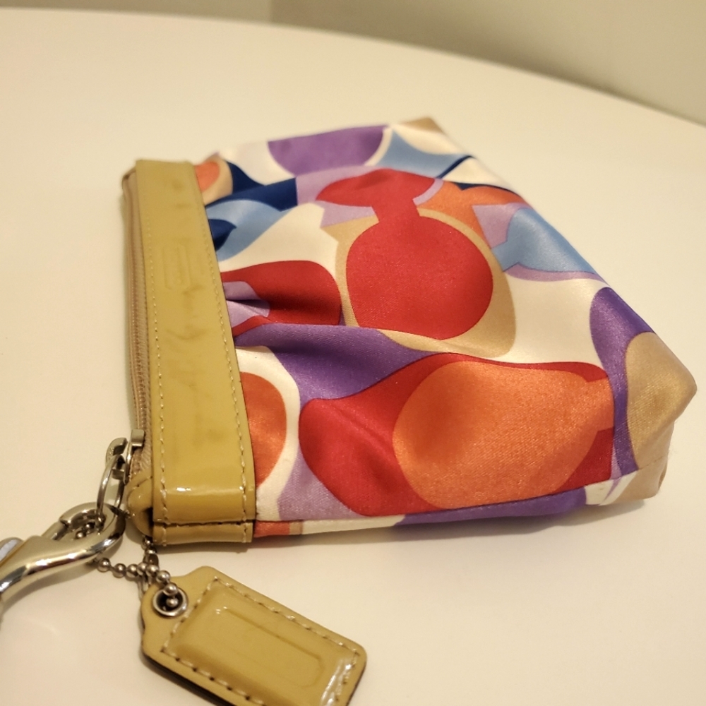 Coach wristlet - Picture 2 of 5